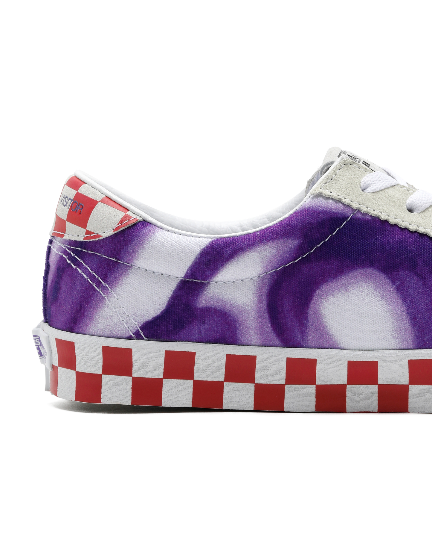 X THE MUSEUM VISITOR SPORT LOW